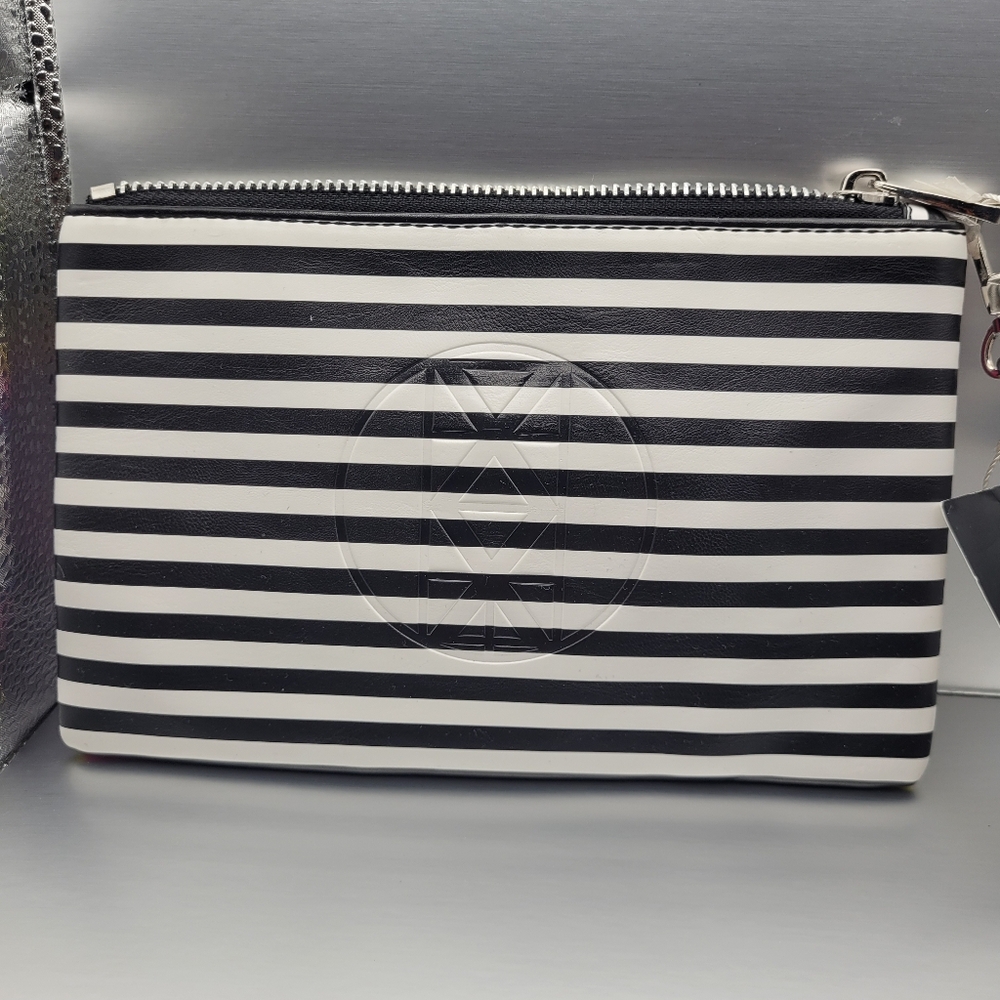 Colorful Patterned Wristlet - Picture 8 of 9